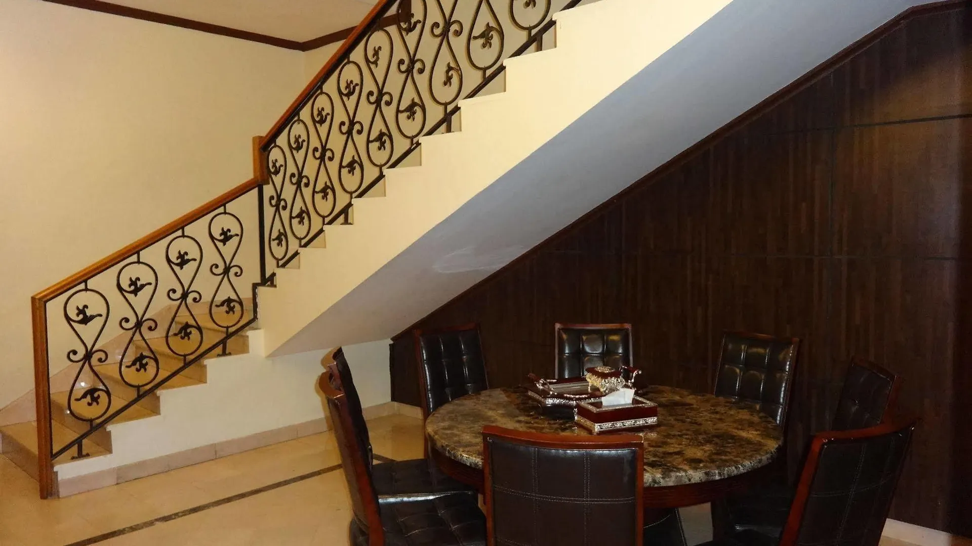 Orans Suites 1 Jeddah 3*,